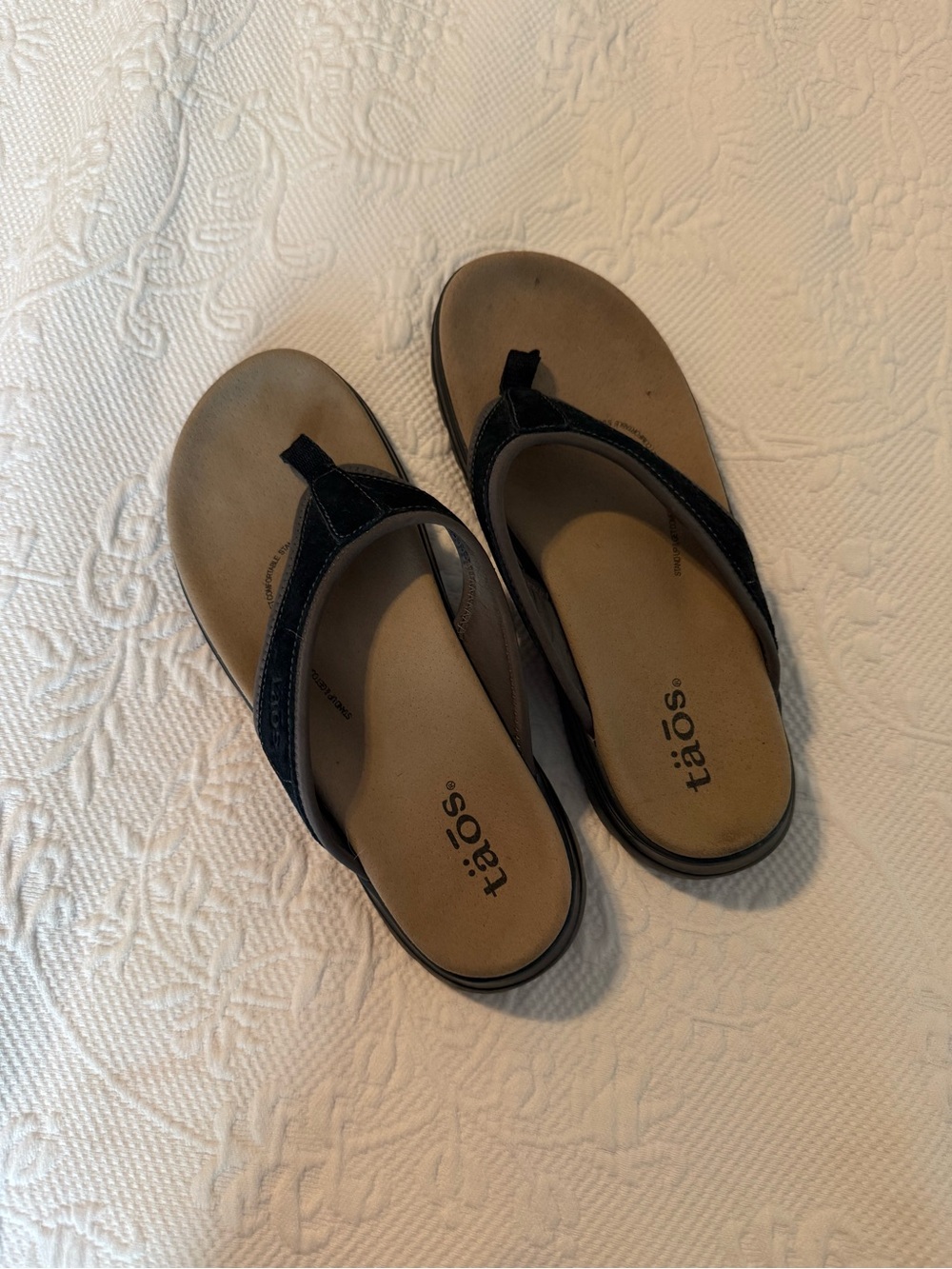 Taos Footwear Black and Tan Women's Comfortable Thong Sandals